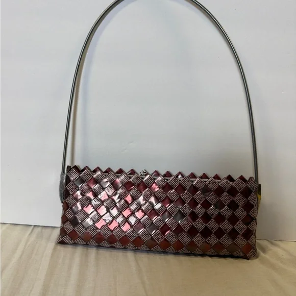 Elegant Candy Wrapper Woven Shoulder Bag - Silver and Red - Picture 1 of 3